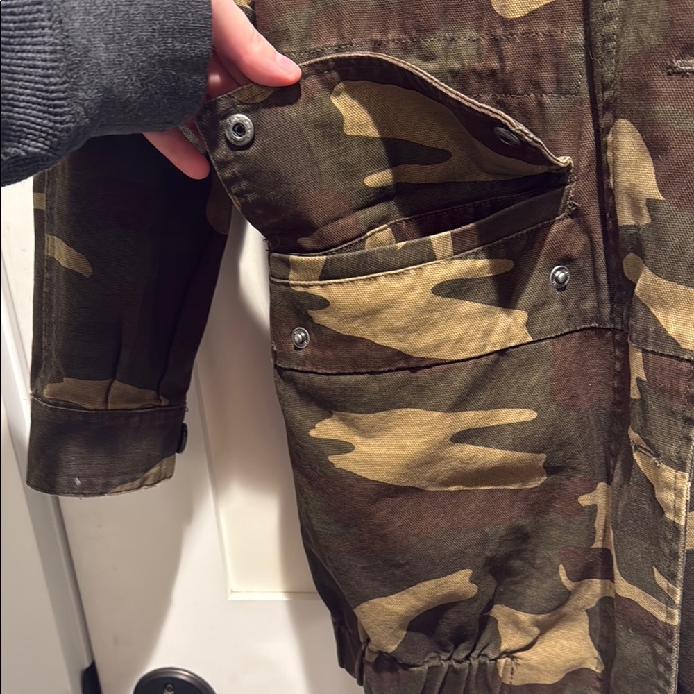Levi’s Camouflage Hooded Jacket - Picture 5 of 9